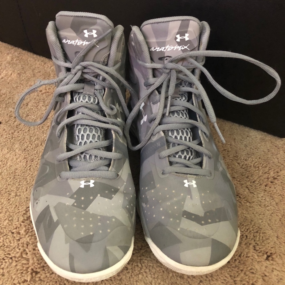 ⭐️ Under Armour Hightop Shoes ⭐️